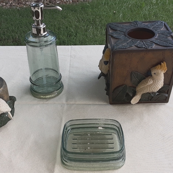 3 piece palm tree/ parrot bath set - Picture 2 of 5